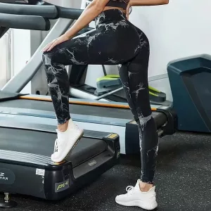 أسود